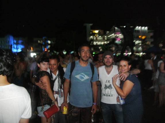 Com o Andres, a Viviana,  o Sharry e a Mari depois do show do The Hall Effect, em Girardot, na Colombia